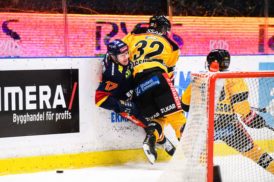 Luleås Oscar Engsund tackar Djurgårdens Henrik Eriksson