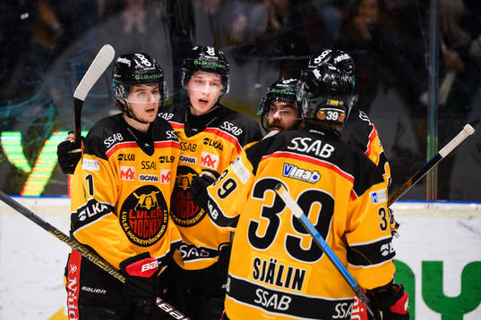 Luleås Filip Hållander och Carl Mattsson jublar