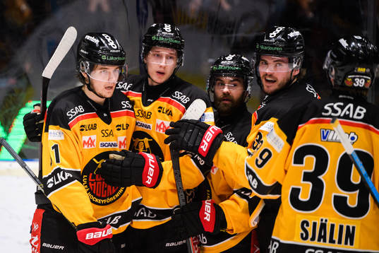 Luleås Filip Hållander och Carl Mattsson jublar