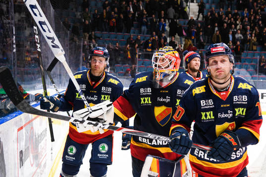 Djurgårdens målvakt Niklas Svedberg jublar