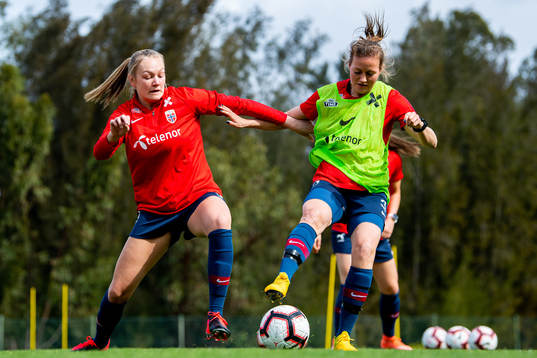 Frida Leonhardsen Maanum and Kristine Minde of the
