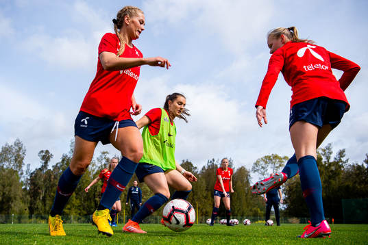 Lisa-Marie Karlseng Utland, Vilde Bøe Risa and Frida