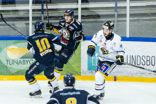 Borlänges Mikael Hansson gör 2-0 och jublar med Robin