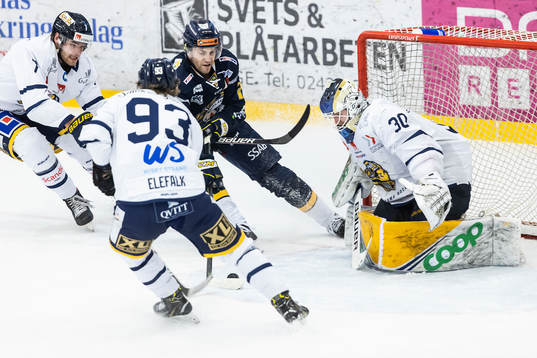 Visby/Romas Lukas Renlund och målvakt Daniel Marmenlind