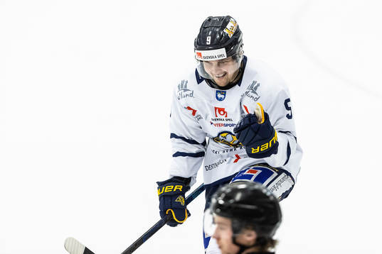 Visby/Romas Teemu Huttu jublar 4-3