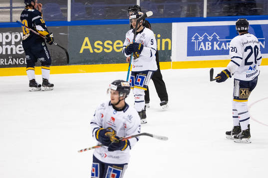 Visby/Romas Teemu Huttu och Einar Engström deppar