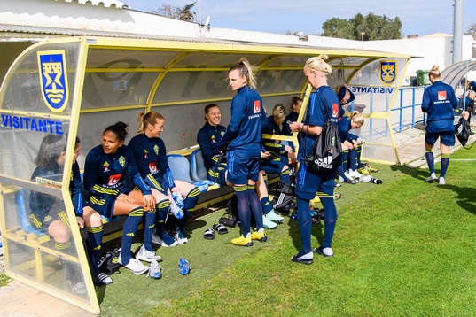 Players get ready