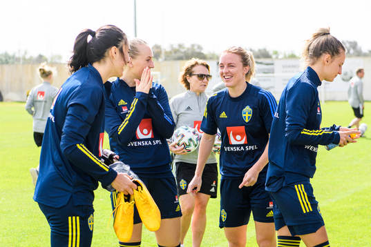 Goalkeeper Zecira Musovic, Stina Blackstenius, Mimmi