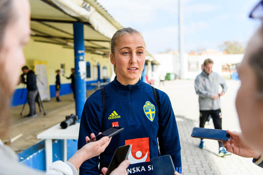 Julia Karlernäs is interviewed by the media
