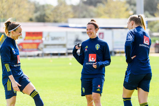 Kosovare Asllani, Jessica Samuelsson and Fridolina Rolfö