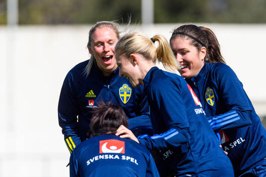 Jonna Andersson, Loreta Kullashi, Rebecka Blomqvist and