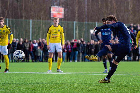 Helsingborgs Max Svensson gör 3-0 på straff