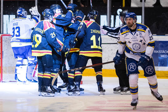 Brynäs Alexander Ljungkrantz jublar