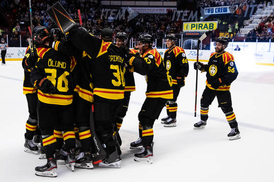 Brynäs spelarna jublar