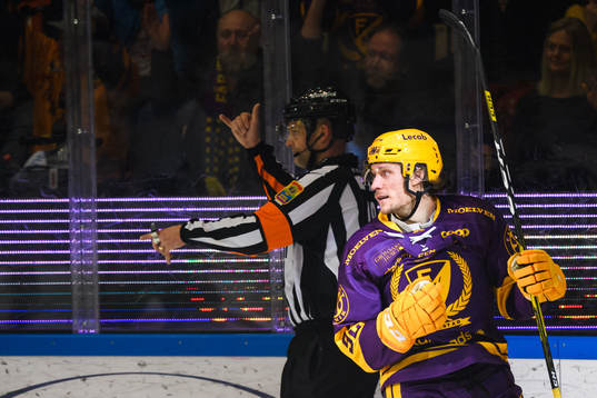 Färjestads Jesper Olofsson jublar