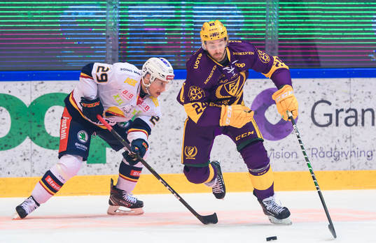 Djurgårdens Sebastian Strandberg och Färjestads Jonathon