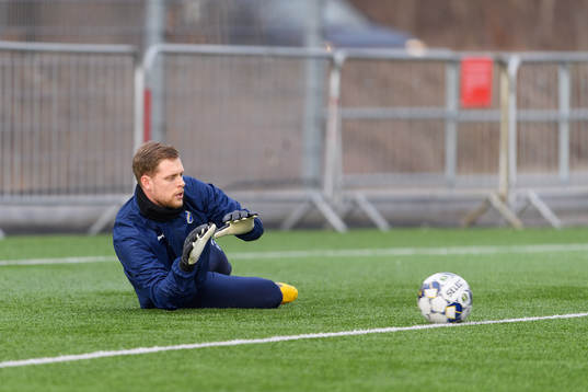 Halmstads målvakt Malkolm Nilsson Säfqvist före