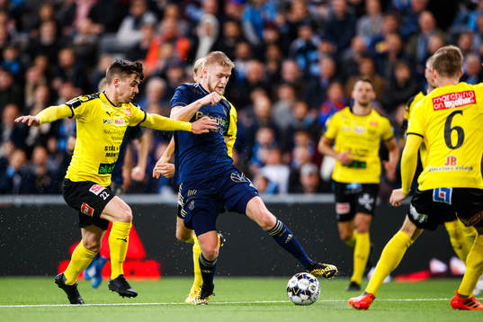Mjällbys Jesper Gustavsson och Djurgårdens Kalle Holmberg