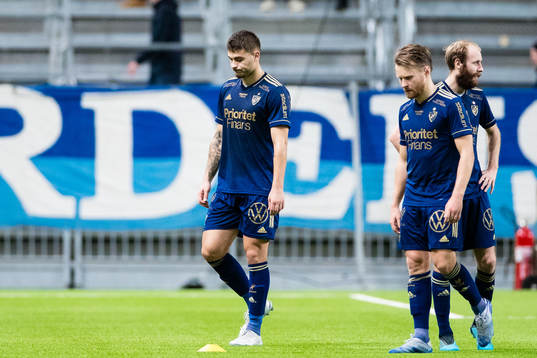 Djurgårdens Astrit Ajdarevic och Jacob Une Larsson deppar