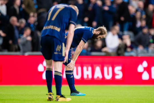 Djurgårdens Kalle Holmberg och Curtis Edwards deppar