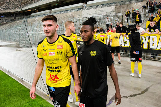 Mjällbys Besard Sabovic och Mamudu Moro