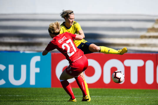 Lina Hurtig of Sweden and Luna Gevitz of Denmark
