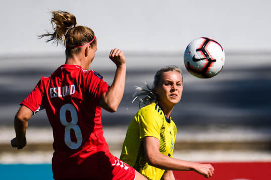Lotta Ökvist of Sweden and Theresa Eslund of Denmark