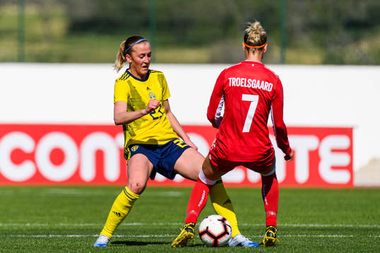 Julia Karlernäs of Sweden and Sanne Troelsgaard of Denmark