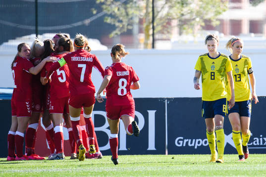Lina Hurtig and Amanda Ilestedt of Sweden look dejected