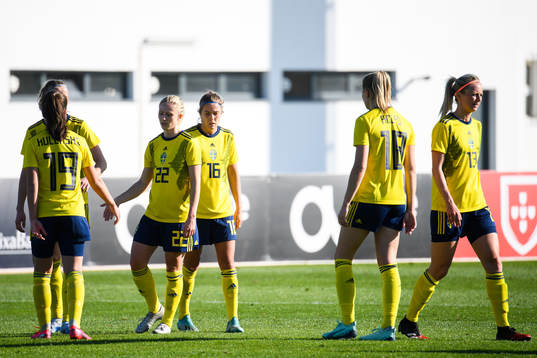 Players of Sweden look dejected