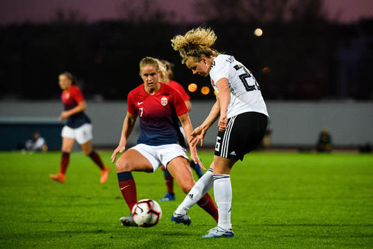 Lena Lattwein of Germany and Elise Thorsnes of Norway