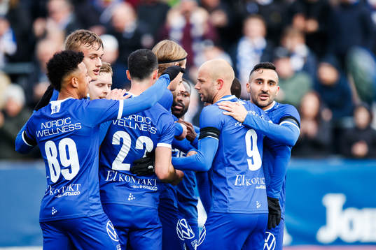 IFK Göteborgs spelare jublar med Robin Söder