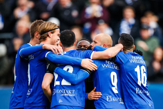 IFK Göteborgs spelare jublar med Robin Söder