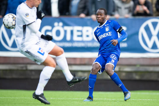 IFK Göteborgs Alhassan Yusuf spelar fram till Robin
