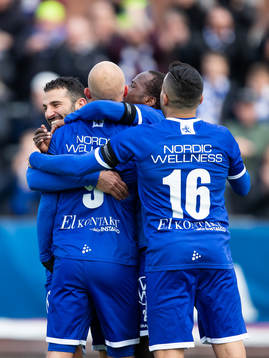 IFK Göteborgs Robin Söder jublar med lagkamrater