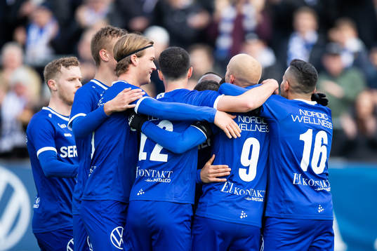 IFK Göteborgs Robin Söder jublar med lagkamrater