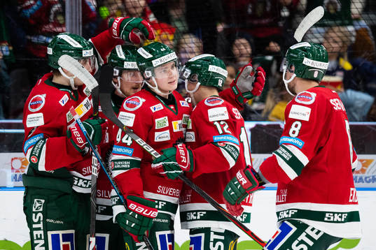 Frölundas Jacob Peterson jublar med lagkamrater
