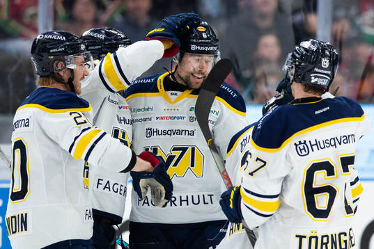 s Christoffer Persson jublar