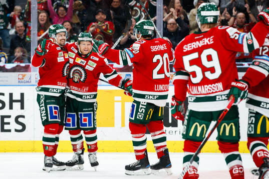 Frölundas Patrik Carlsson jublar med Ryan Lasch