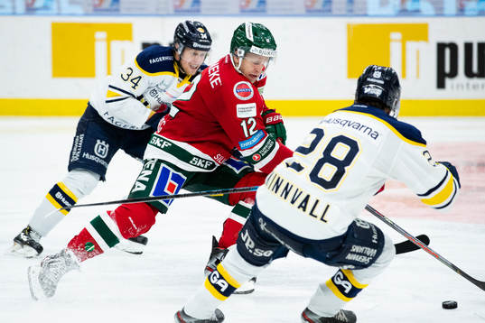 s Jesper Williamsson och Johannes Kinnvall och skjuter 2-1