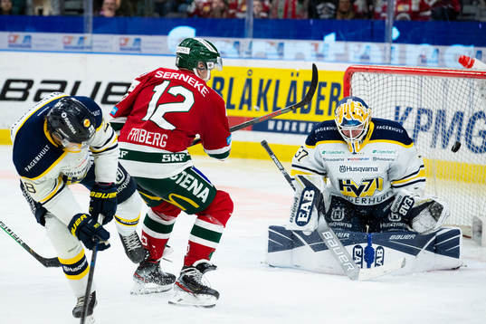 s Jesper Williamsson och Johannes Kinnvall och skjuter 2-1