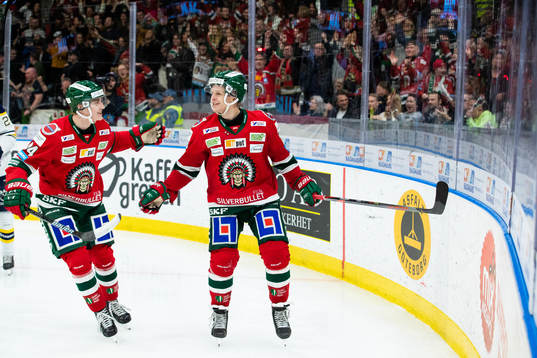 Frölundas Max Friberg jublar ihop med Jacob Peterson