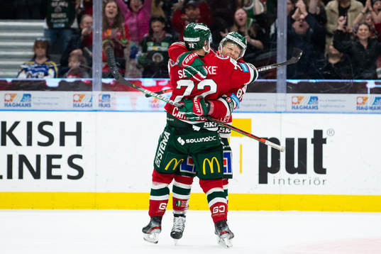 Frölundas Patrik Carlsson jublar med Ryan Lasch