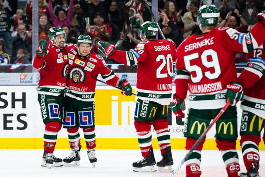 Frölundas Patrik Carlsson jublar med Ryan Lasch