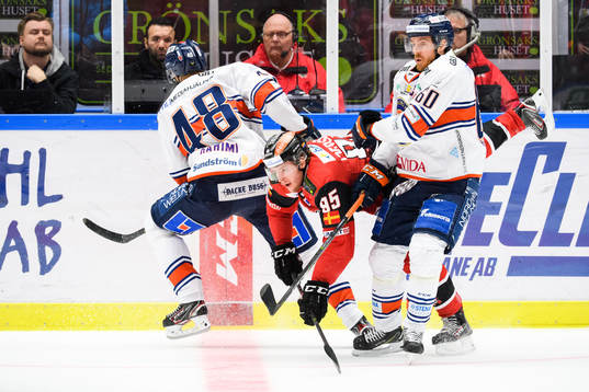 Malmö Redhawks Carl Persson i en kamp mot Växjös Daniel