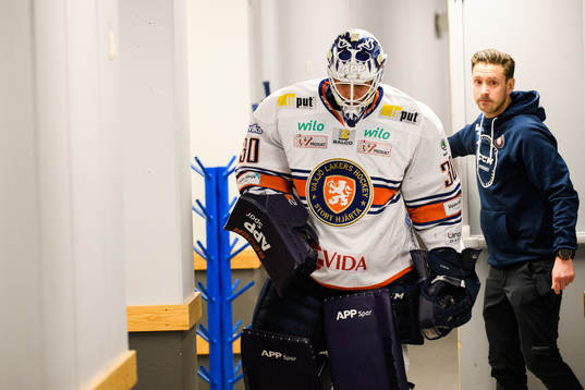 Växjös målvakt Viktor Fasth lämnar isen