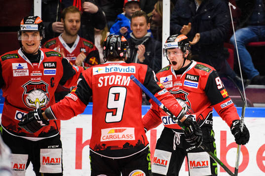 Malmö Redhawks Carl Persson jublar