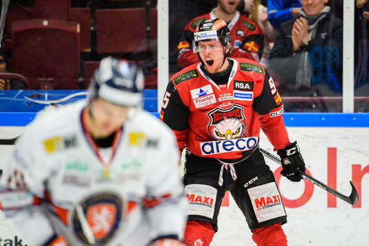 Malmö Redhawks Carl Persson jublar