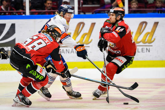 Växjös Marcus Sylvegård och Malmö Redhawks Jesper