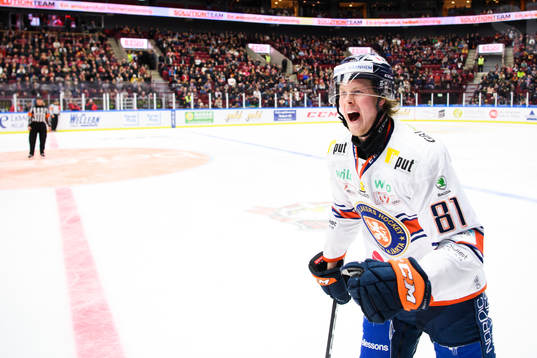 Växjös Fredrik Karlström jublar